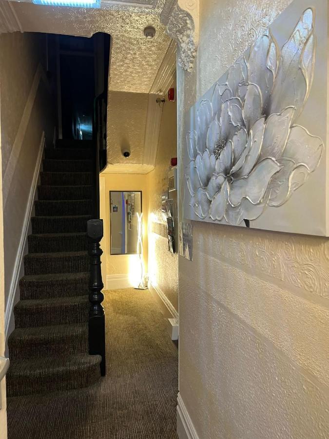 Clifton Private Hotel 3*